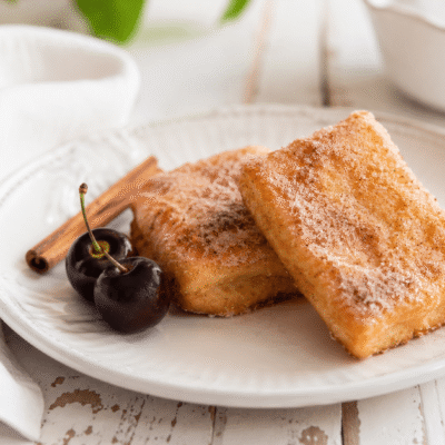 Leche frita con azúcar y canela