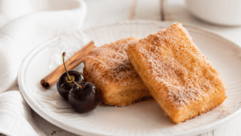 Leche frita con azúcar y canela
