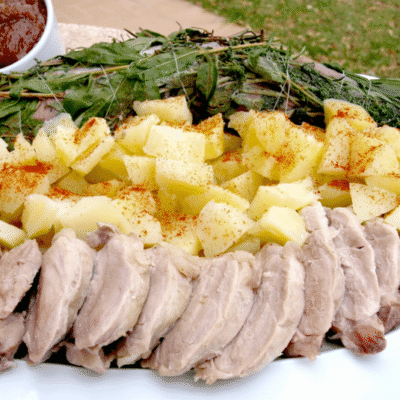 Solomillos de cerdo con hierbas a la sal con chutney de mango
