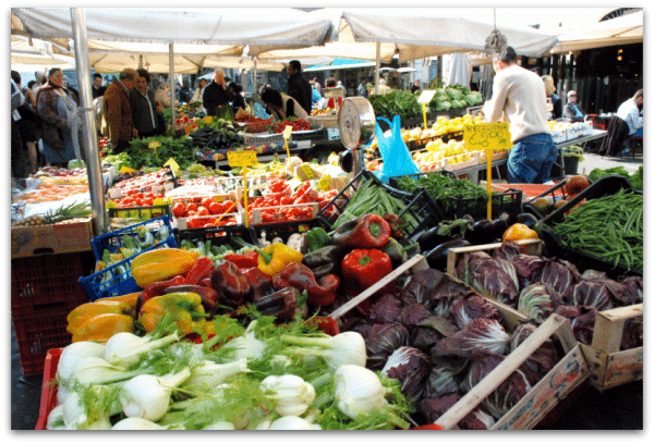 Campo de Fiori: puestos de verduras Campo de Fiori: puestos de verduras