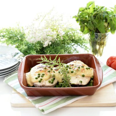 Merluza con guisantes, cubierto de bechamel