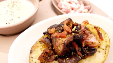 Crema de champiñones y patatas con níscalos y bacon