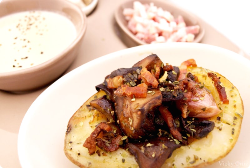Crema de champiñones y patatas con níscalos y bacon