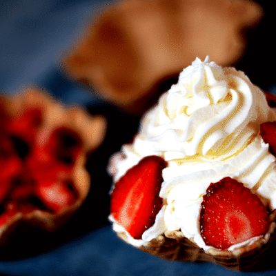 Fresas con nata, un postre "viejuno" :D, como diría Mikel Iturriaga
