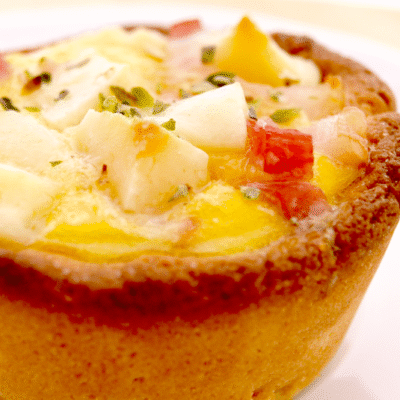 Tartaletas de revuelto de bacon, queso y huevo