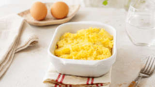 Patatas con huevos rotos