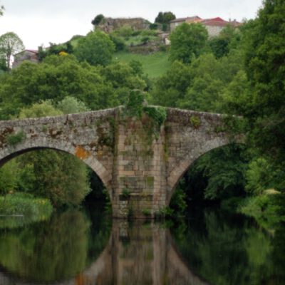 Este es el maravilloso puente medieval de Allariz