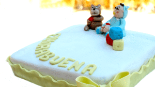 El bizcocho para usar con fondant es el Madera Sponge Cake