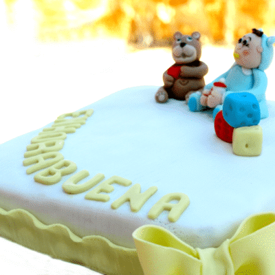 El bizcocho para usar con fondant es el Madera Sponge Cake