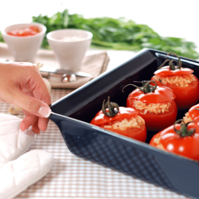 Tomates rellenos de arroz a las hierbas