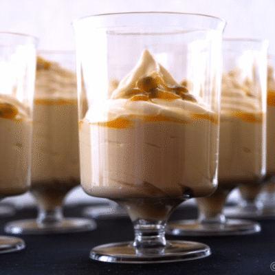 Mousse de maracuyá o fruta de la pasión