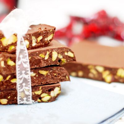 Turrón de chocolate y frutos secos