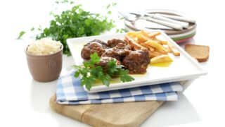 Carrilleras de cerdo estofadas con arroz de guarnición, en Thermomix®