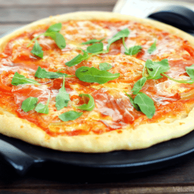 Pizza Stone masa crujiente con agua con gas
