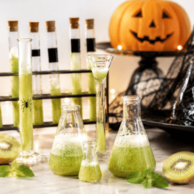 Pócima de kiwi y menta para Halloween