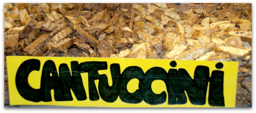 Cantuccini Toscanos, vistos en uno de los mercados de Florencia Cantuccini Toscanos, vistos en uno de los mercados de Florencia
