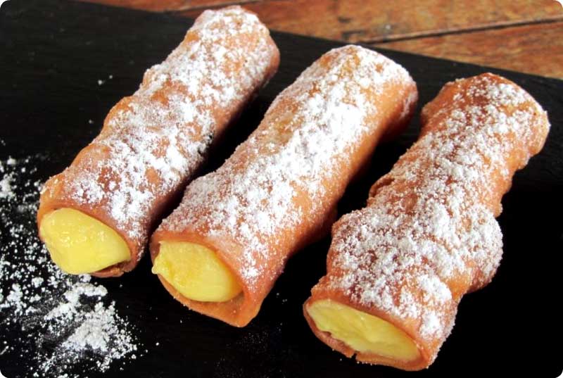 Cañas rellenas de crema, receta tradicional Gallega