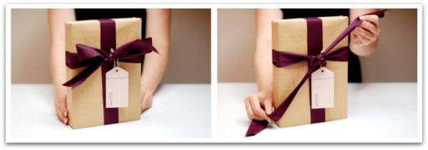 Abriendo mi regalo perfectamente empaquetado Abriendo mi regalo perfectamente empaquetado
