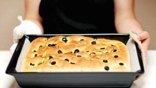 Foccacia de aceitunas negras y tomillo