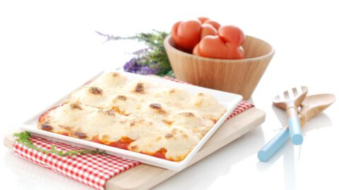 Huevos rellenos WOP con tomate y bechamel. Deliciosos