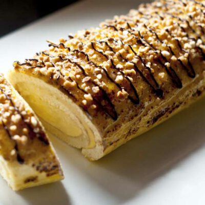 Brazo de yema tostada relleno de crema con Thermomix