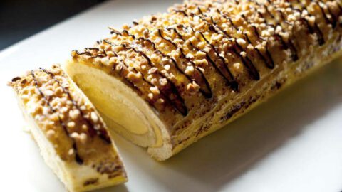 Brazo de yema tostada relleno de crema con Thermomix