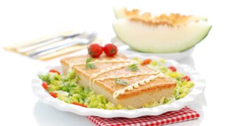 Pastel de atún, un clásico de verano para niños.