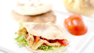 Kebab de pechugas de pollo macerado