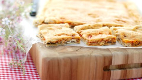 Empanada de sardinas con tomate en lata