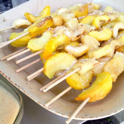 Brochetas de frutas a la barbacoa por JR Baluja