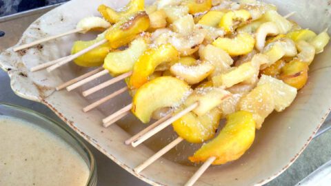 Brochetas de frutas a la barbacoa por JR Baluja