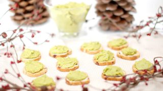 Hummus de aguacate y guisantes con lima en Thermomix
