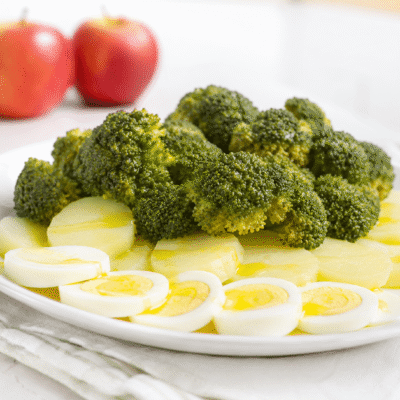 Brócoli con patatas y huevos al Varoma