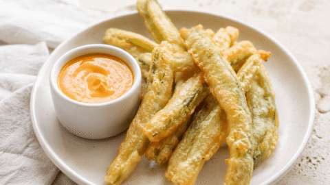 Tempura de borrajas con salmorejo