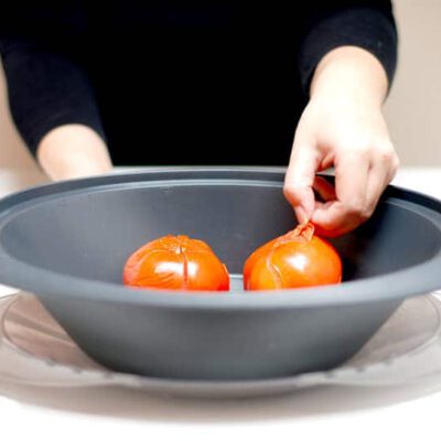 Tomates escaldados en el varoma