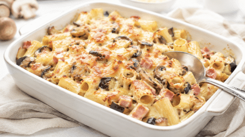 Pasta gratinada con berenjena, jamón y setas