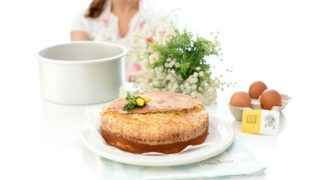 Bizcocho casero de nata con costra de azúcar en Thermomix®