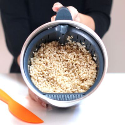 Arroz integral de guarnición