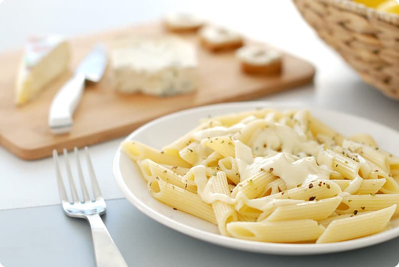 Salsa tres quesos con penne rigate