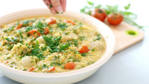 Arroz con guisantes y alcachofas
