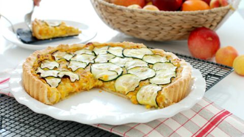 Tarta salada de pollo, maíz y calabacín