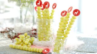 Uvas de la suerte en brochetas