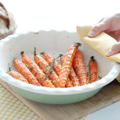 Zanahorias asadas con ralladura de limón y otras hierbas