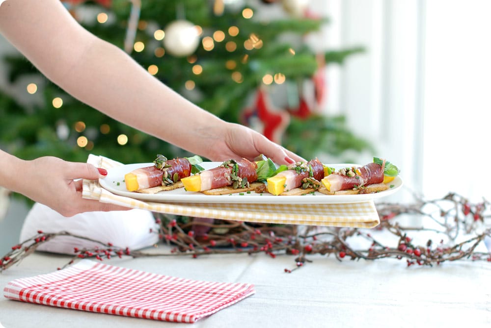 Rollitos de jamón con mango y vinagreta de pipas
