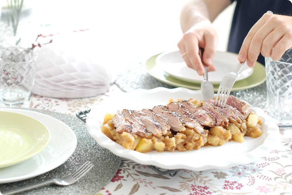 Pluma ibérica con compota de manzanas y castañas