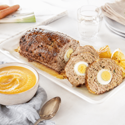 Rollo de carne y crema de zanahorias