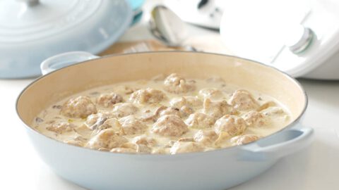 Albóndigas guisadas con salsa de setas
