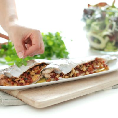 Truchas rellenas de jamón serrano y boletus con patatas confitadas
