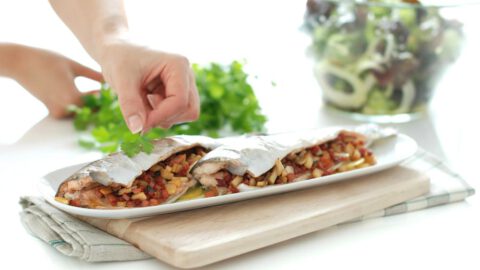 Truchas rellenas de jamón serrano y boletus con patatas confitadas