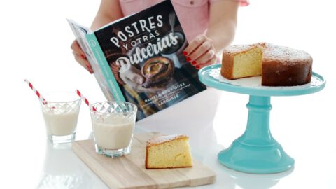 Bizcochón de Pam, de su libro "Postres y otras dulcerías"